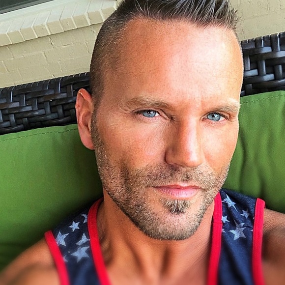 Meet your Posher, Aaron - Picture 4 of 5